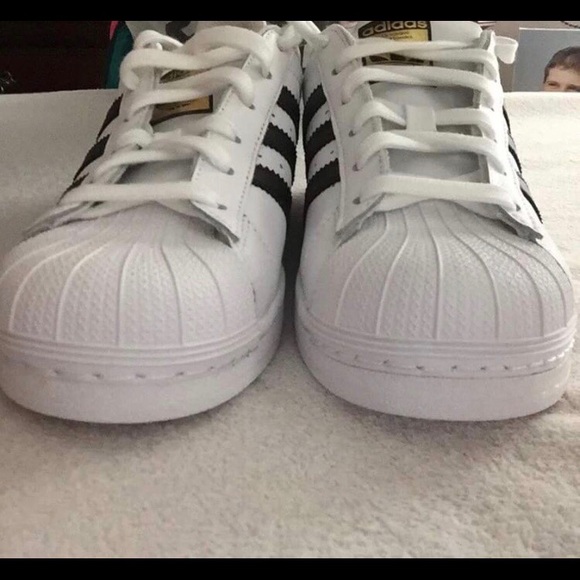 🌟 Superstar Adidas Shoes - Picture 5 of 5